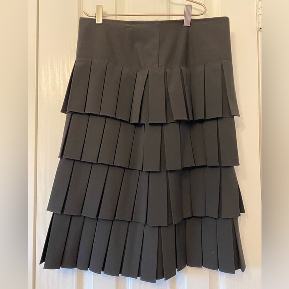 Wear and Flair gorgeous inverted 4 tier inverted pleated skirt . Size Me… - Picture 1 of 3